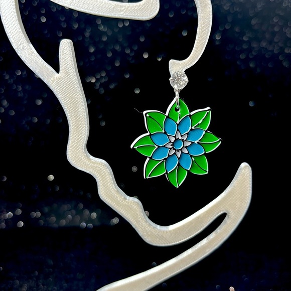 The Petal Fern Earrings - Picture 3 of 4